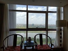 -乌兰湖畔草坪轻奢营地