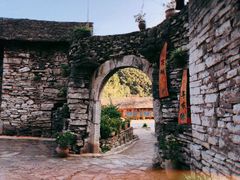 -高荡千年布依古寨旅游景区