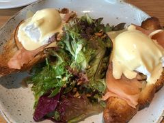 熏三文鱼班尼迪克蛋-ROAST coffee & eatery