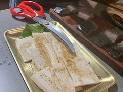 -围炉肉舍•炭烤活鳗•丹东海鲜烤肉(步行街店)