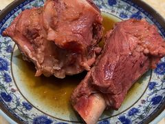 酱骨棒-东北哈尔滨酱骨头馆房掌柜铁锅炖