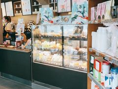 面包甜点陈列柜-星巴克(西藏路店)