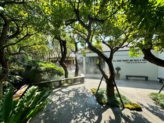 -Chom Cafe and Restaurant