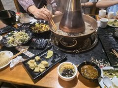 -果松木炭酸菜铜火锅·外婆参鸡汤