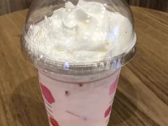 樱花白巧瑞纳冰-luckincoffee瑞幸咖啡(香港名店街店)