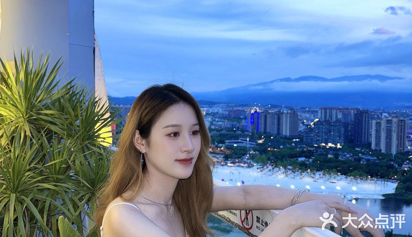 在版纳！这家高空江景餐厅太适合约会了吧🍴