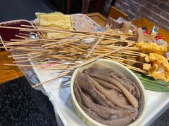 -两三事小郡肝串串香火锅(桂庙店)