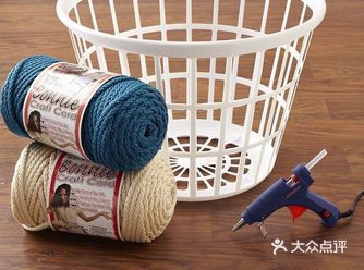 家居小饰品制作方法：制作所需工具：钉子、红线、剪刀、