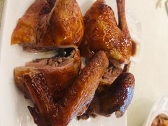 脆皮烤乳鸽-御宝轩(益丰·外滩源店)