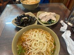 -亮亮面馆(经六路店)