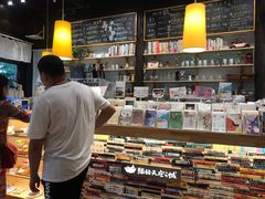 -猫的天空之城概念书店(杭州南宋御街店)