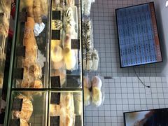面包甜点陈列柜-白玉兰食品甜凤店(合生汇店)