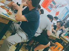 等位区-望江门227龙虾馆