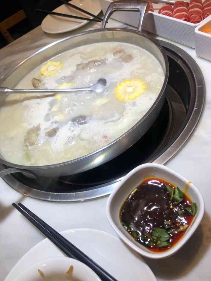 骨之味·筒骨汤火锅(漳州天下店)-"位置在天下广场,晚上去吃宵夜,看到