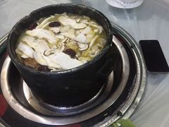 -南渝食府.墨脱石锅松茸鸡