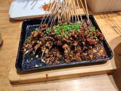 泼辣猪小串-木屋烧烤(岗顶二店)