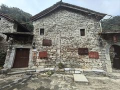 -高荡千年布依古寨旅游景区