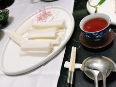 -红鼎豆捞·非遗鲍皇汤火锅(宝丰路店)