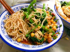 -渝之汇牛肉豌杂面