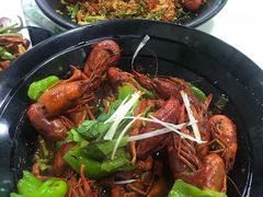 -虾弄弄海派小龙虾·牛羊蝎子火锅