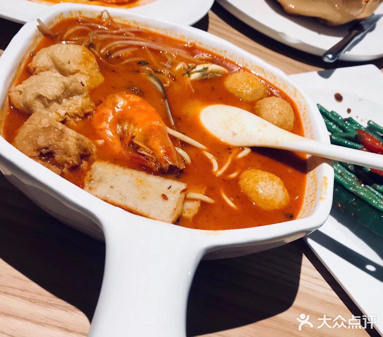 说道新加坡菜，就想到刚出的剧小娘惹里面的菜光看流口水