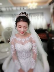 -雪莉美妆婚纱馆
