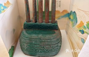 Cloud-patterned Five-Column Cake