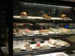 面包甜点陈列柜-麦当劳(健德桥得来速店)
