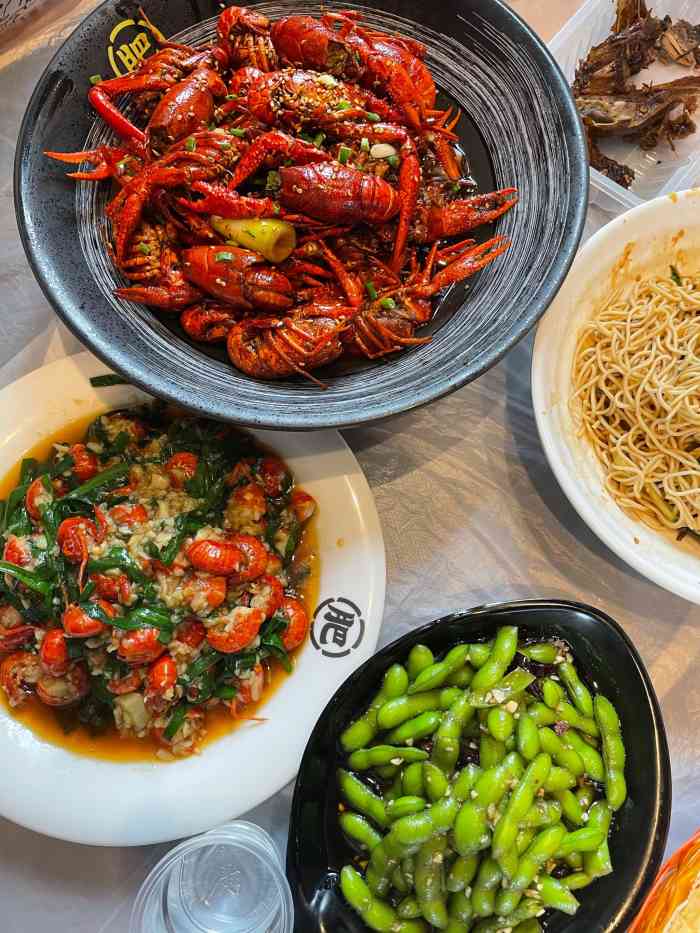 靓靓蒸虾的人太多了而且离公司还远所以就近选择了公司附近的肥肥虾庄