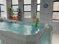 -蓝鲸奇亲子游泳俱乐部