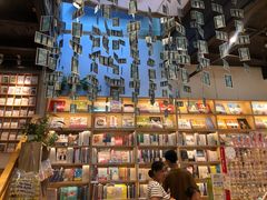 -猫的天空之城概念书店(杭州南宋御街店)