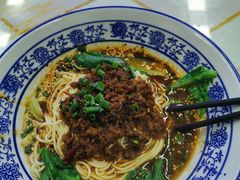 -渝之汇牛肉豌杂面
