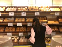 面包甜点陈列柜-老佛爷饼店