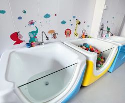 -海豚湾婴儿游泳(塘沽店)