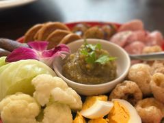 -Chom Cafe and Restaurant
