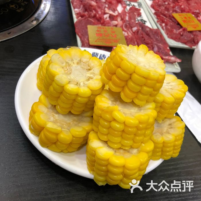 火锅甜玉米摆盘图片图片
