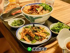 -云阿蛮云南生烫牛肉米线(奉贤路店)