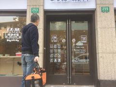 -Pets First伊珊娜洗护·精致美容·家庭式寄养(新会路店)