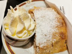 苹果卷-Cafe Sacher(WIEN)