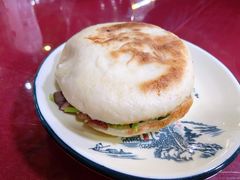 火勺夹肉-北京龙庆四季香农家饭庄·灶台鱼·碳烤虹鳟鱼(龙庆峡店)