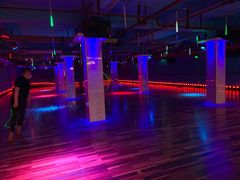 -奔马滚轴溜冰场