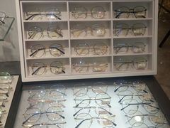 -回瑞眼镜·蔡司·依视路官方授权店(广益路万达店)