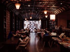 -钟书阁(松江泰晤士小镇店)