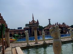 -泉城欧乐堡戏水湾艺术养生温泉