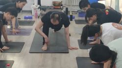 -亚太瑜伽普拉提学院