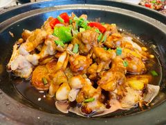 焗焗牛蛙煲-松沪名灶·豆浆鱼头·新上海菜(飞航吾悦广场店)