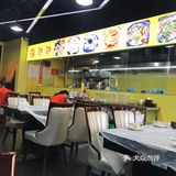 店面并不是很大,但还整洁干净