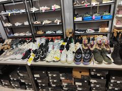 -唯品会(北京国瑞城店)