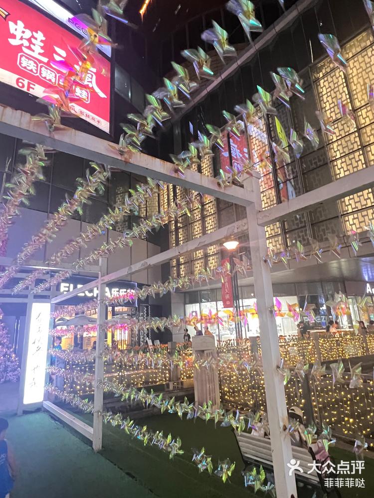 晚上的钟楼吾悦真是太美了