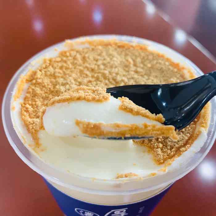 蕾拉甜品(镇海店)-"在工商银行旁边,桐妈家的新店,走精品路线.